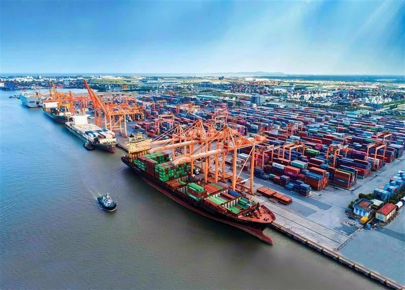 Việt Nam có lợi thế logistics khi có bờ biển dài, gần đường hàng hải quan trọng quốc tế.
