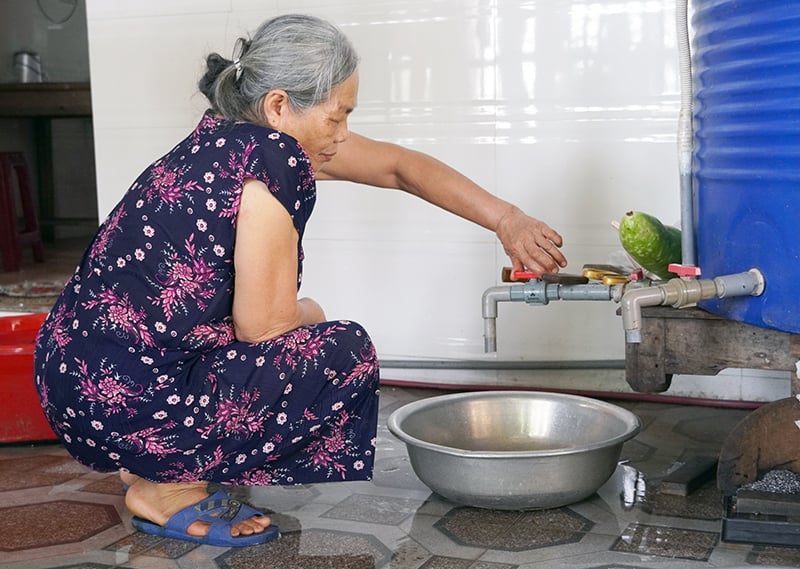 Tình trạng thiếu nước sạch diễn ra đã nhiều năm nay ở thôn Nguyệt Áng, xã Tân Ninh.