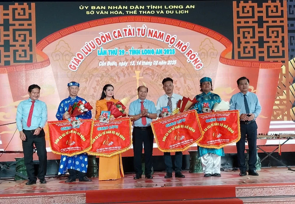 CAI LUONG 2.jpg
