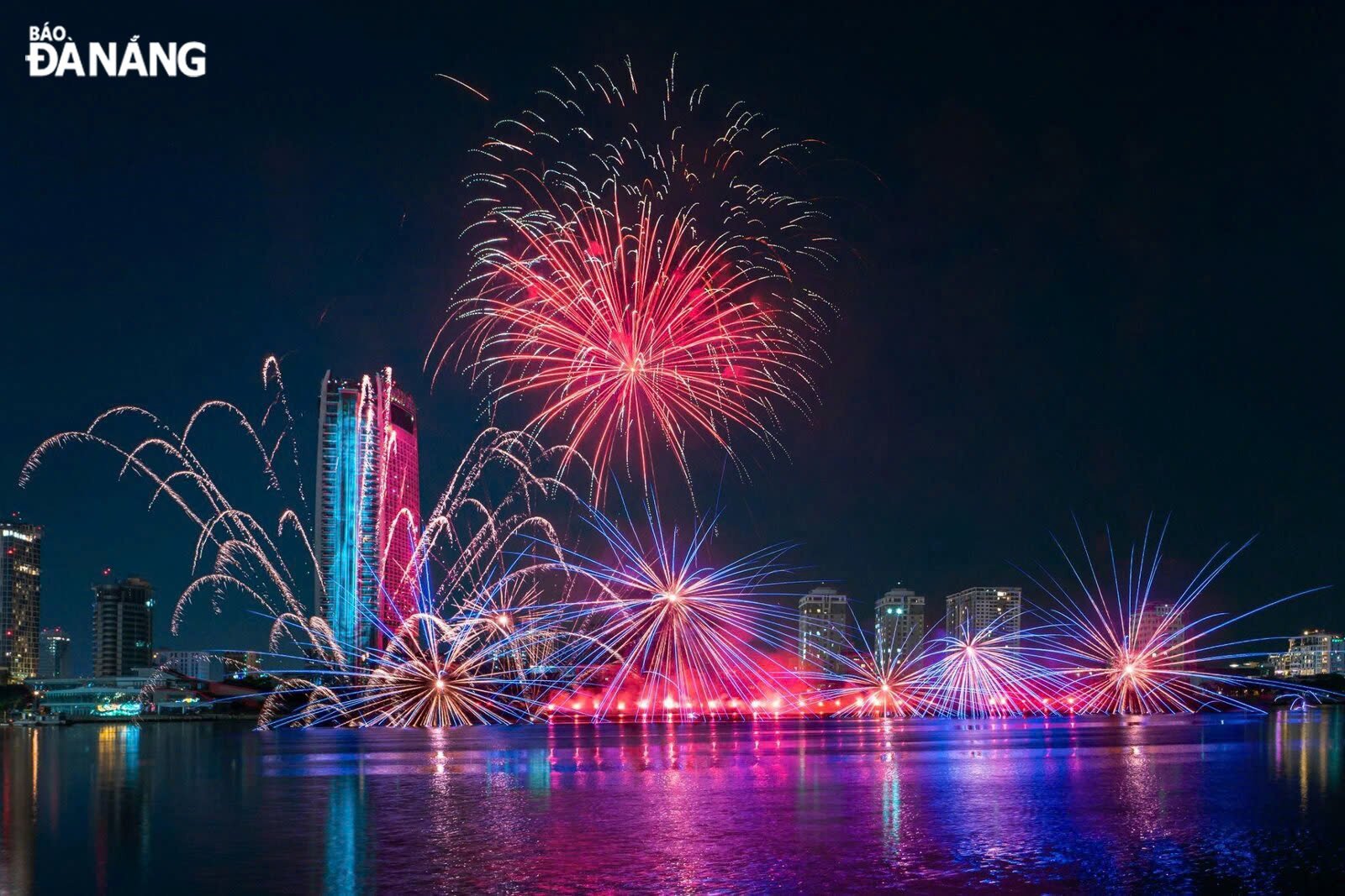 Một khung ảnh pháo hoa quốc tế Đà Nẵng (DIFF-2024)