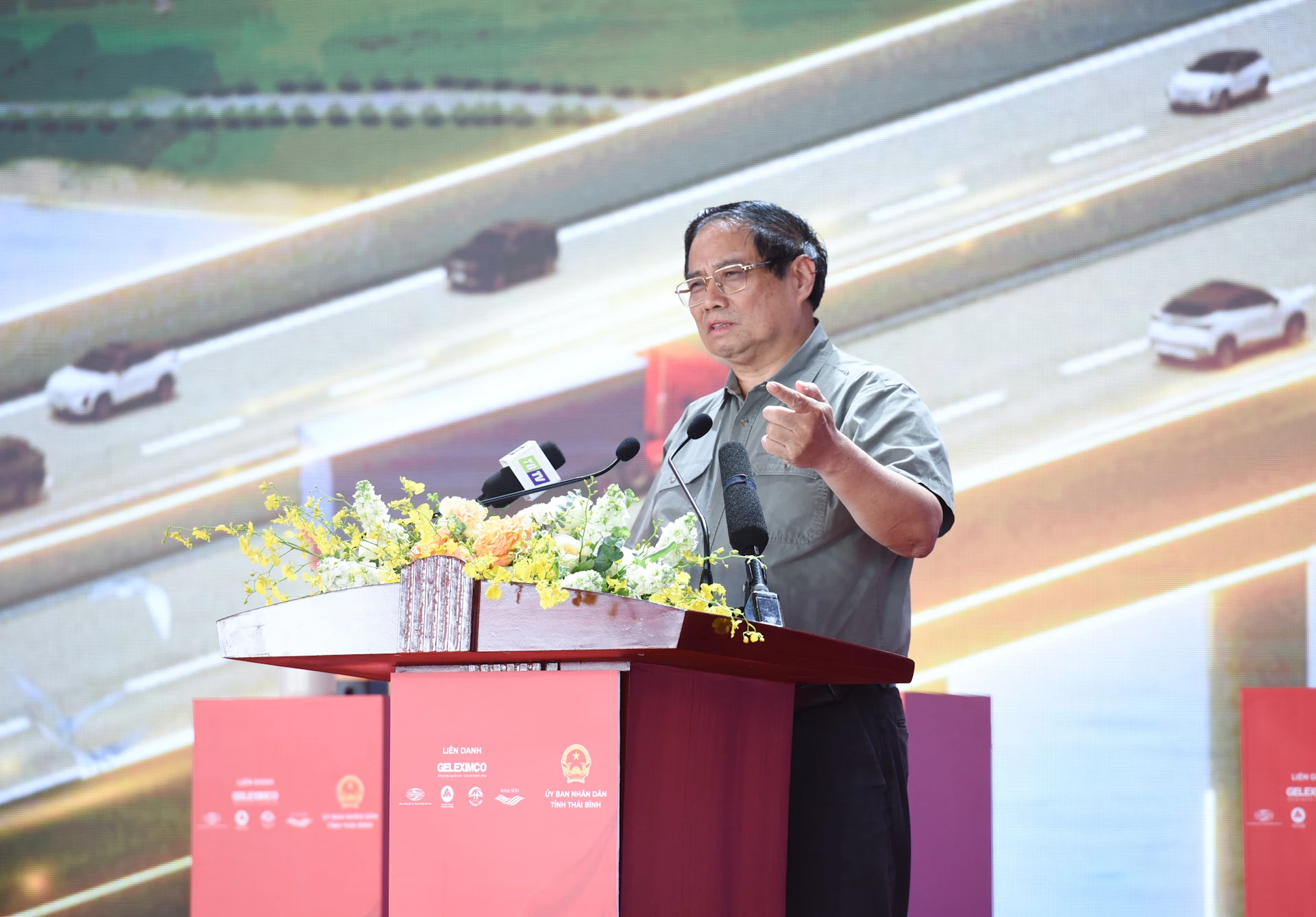 [Ảnh] Thủ tướng Phạm Minh Chính khởi công tuyến cao tốc huyết mạch qua Thái Bình, Nam Định ảnh 6