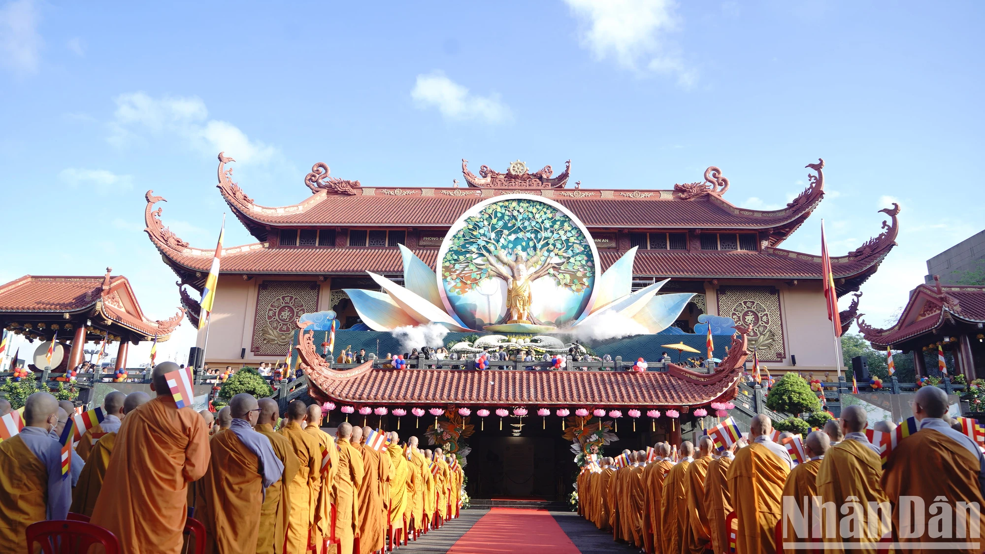 [ Ảnh ] Đại lễ phật đản 2025 : Tôn vinh thông điệp về tình thương, trí tuệ, bao dung ảnh 1
