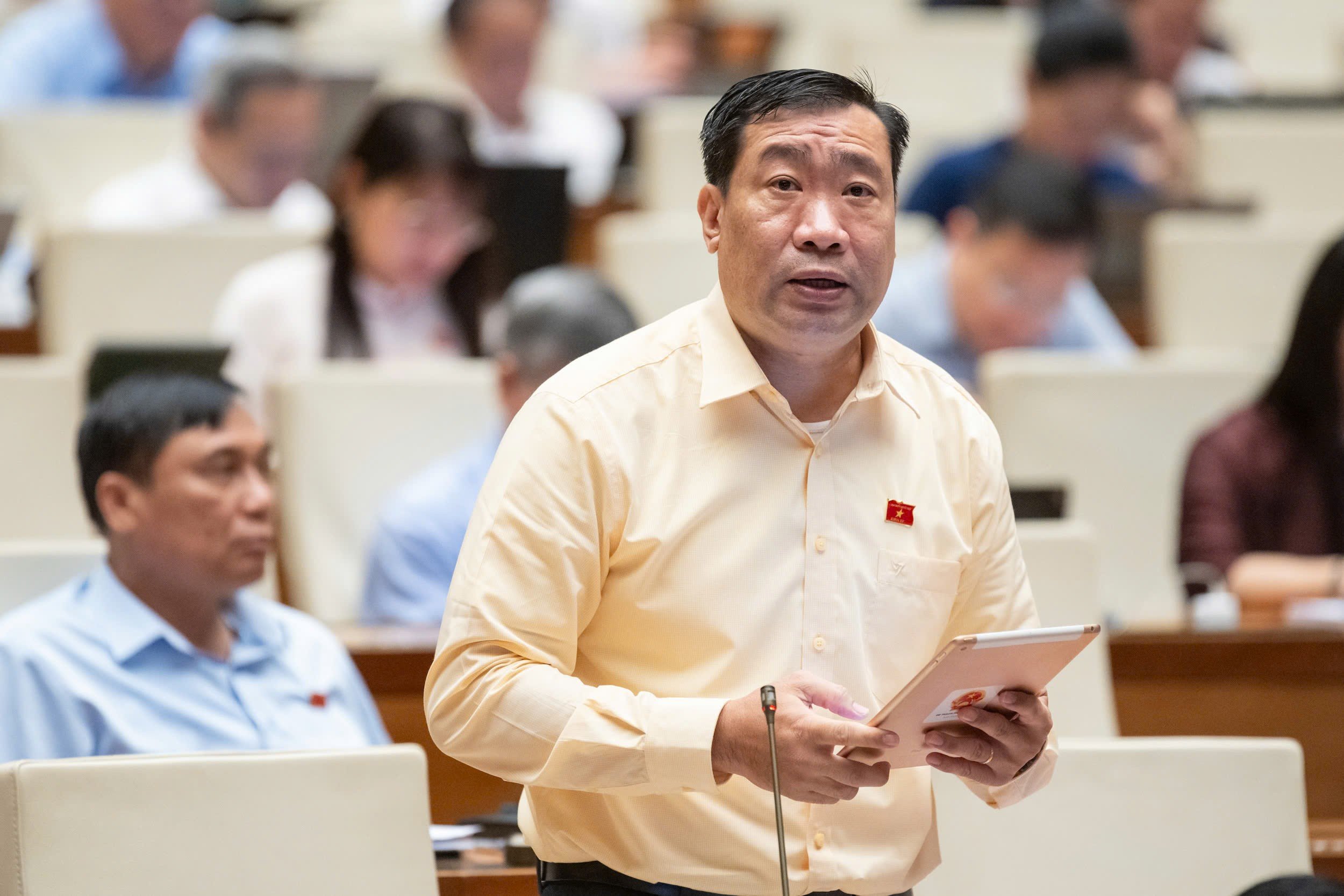 Đại biểu Thạch Phước Bình phát biểu tại phiên họp. (Ảnh: quochoi.vn)