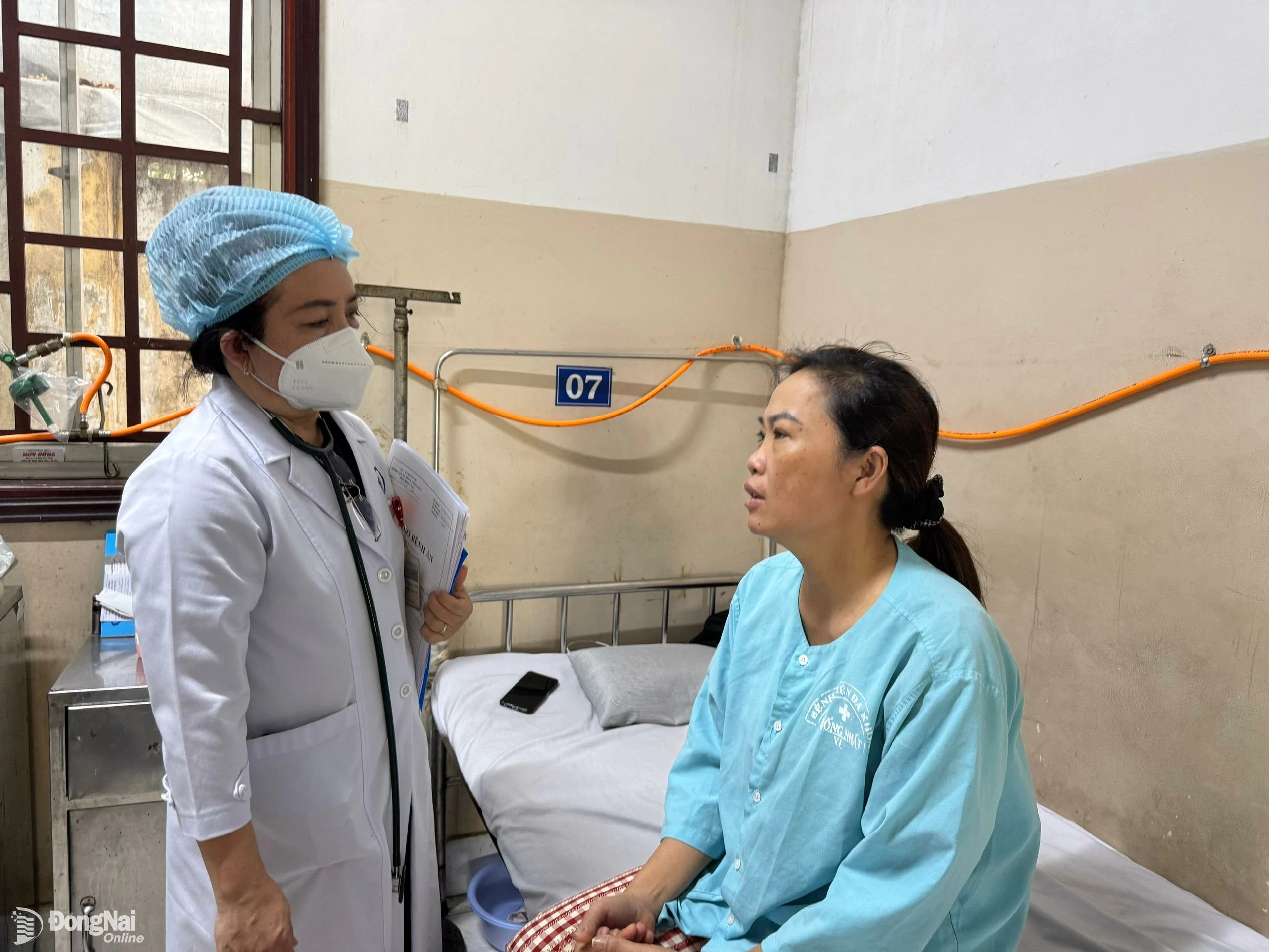 Dengue fever patients are treated at Thong Nhat General Hospital. Photo: Hanh Dung