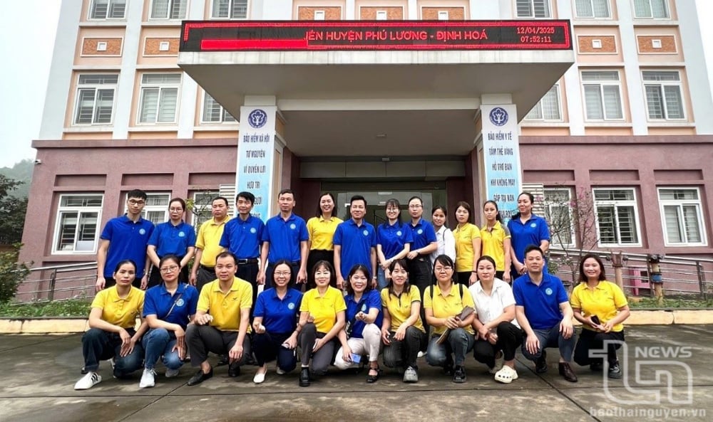 Bảo hiểm xã hội liên huyện Phú Lương - Định Hóa tổ chức ra quân tuyên truyền các chính sách bảo hiểm xã hội, bảo hiểm y tế.