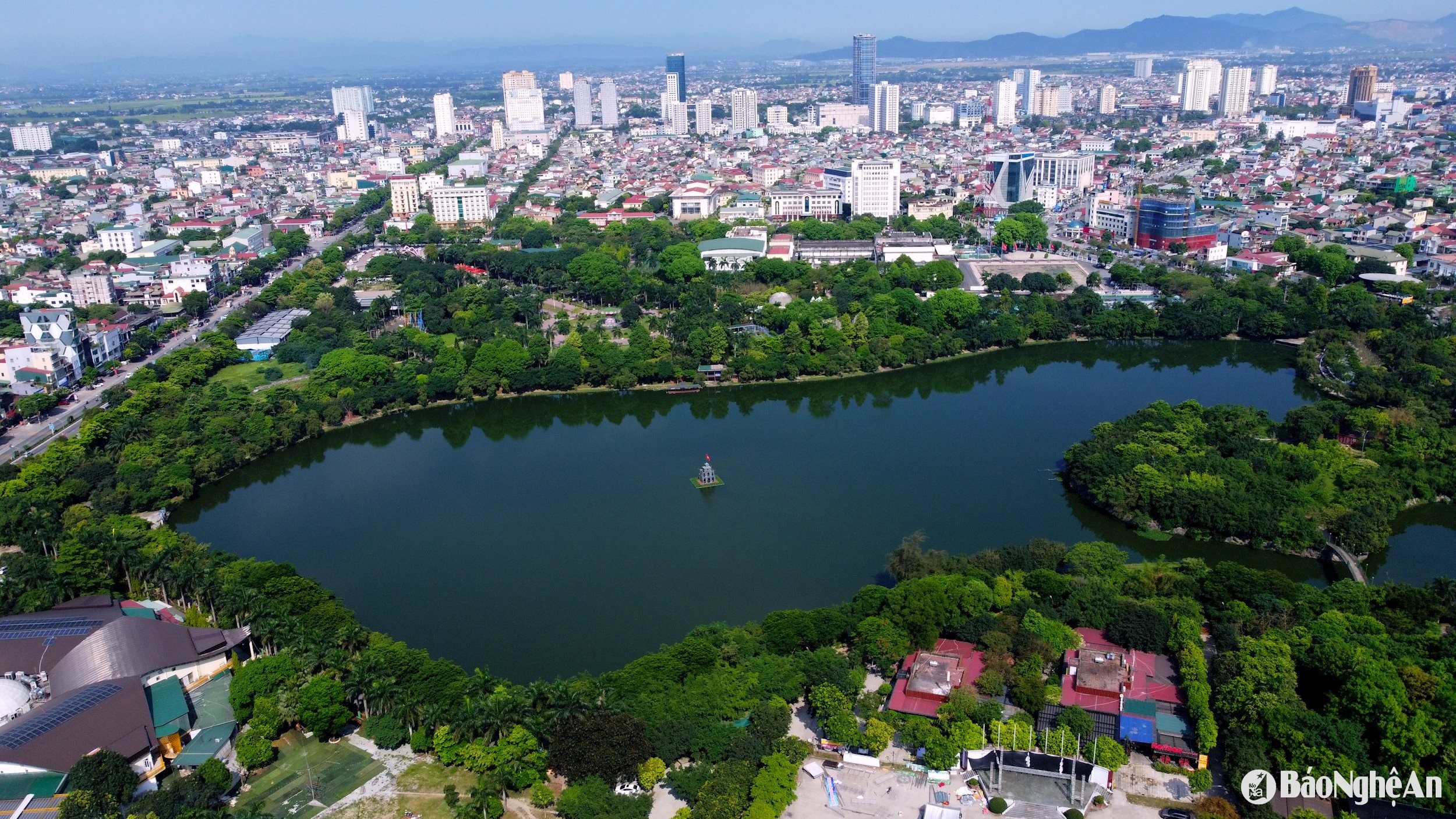 hồ trung tâm 1