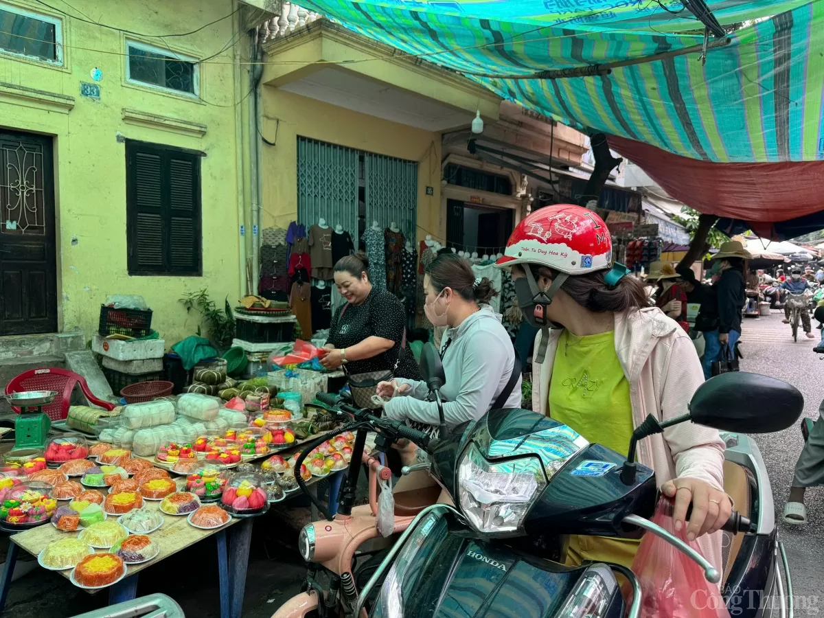 Thực phẩm chay 'chiếm sóng' thị trường đồ lễ Phật Đản 2025