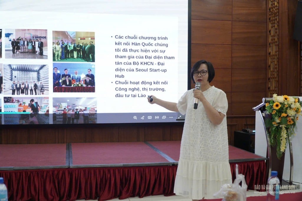 Bà Nguyễn Thị Thu, Công ty Cổ phần hỗ trợ sáng kiến kinh doanh tạo tác động Mevi, Trưởng làng Nông nghiệp thông minh Techfest Quốc gia thuộc trung tâm hỗ trợ Khởi nghiệp sáng tạo Quốc gia NSSC truyền đạt, hướng dẫn các nội dung tại lớp tập huấn