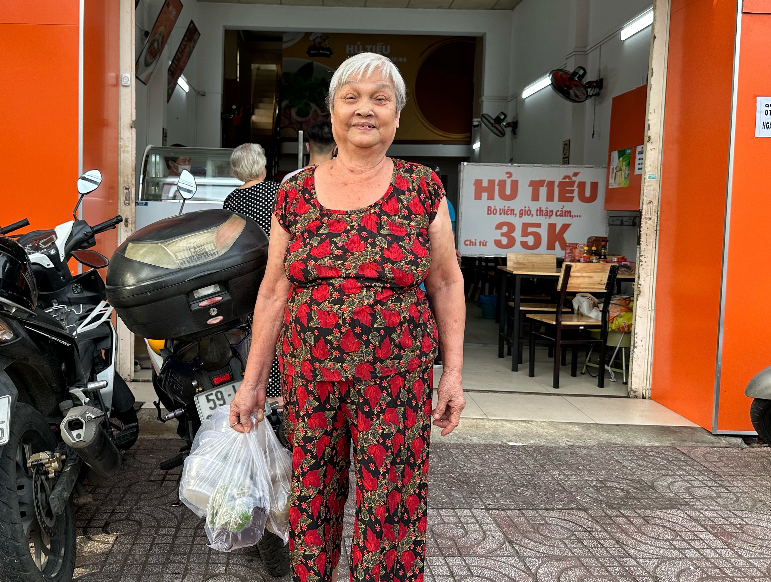 Nhận cơm chay miễn phí ở TP . HCM dịp lễ Phật đản cho mọi người - Ảnh 7.