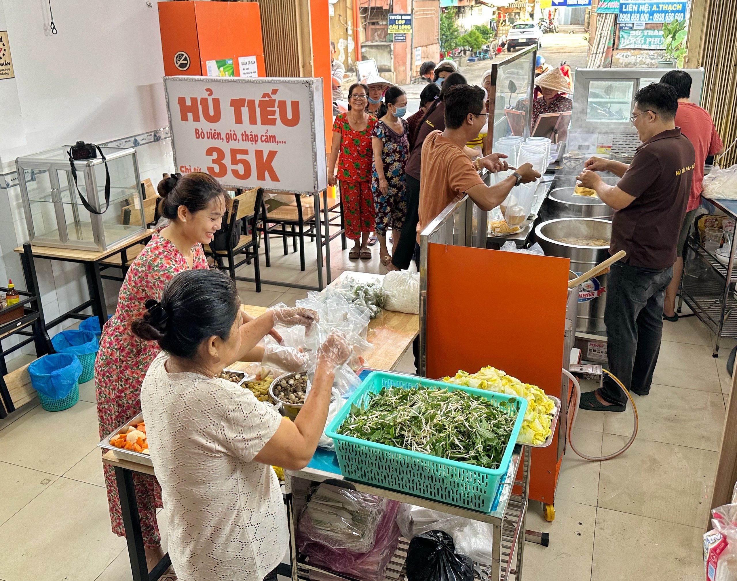 Nhận cơm chay miễn phí ở TP . HCM dịp lễ Phật đản cho mọi người - Ảnh 3.