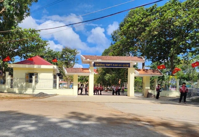 Học sinh bị hiệu trưởng phán: 'Có thi cũng không đậu' dù chưa thi tốt nghiệp ảnh 1