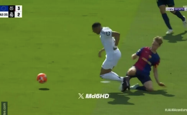 Trọng tài Hernández gây sốc cả Real Madrid lẫn Barcelona ở "El Clasico" - Ảnh 5.