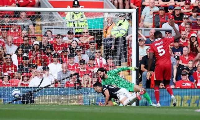 Live Liverpool vs Arsenal 2-2 (H2): Merino received a red card photo 1