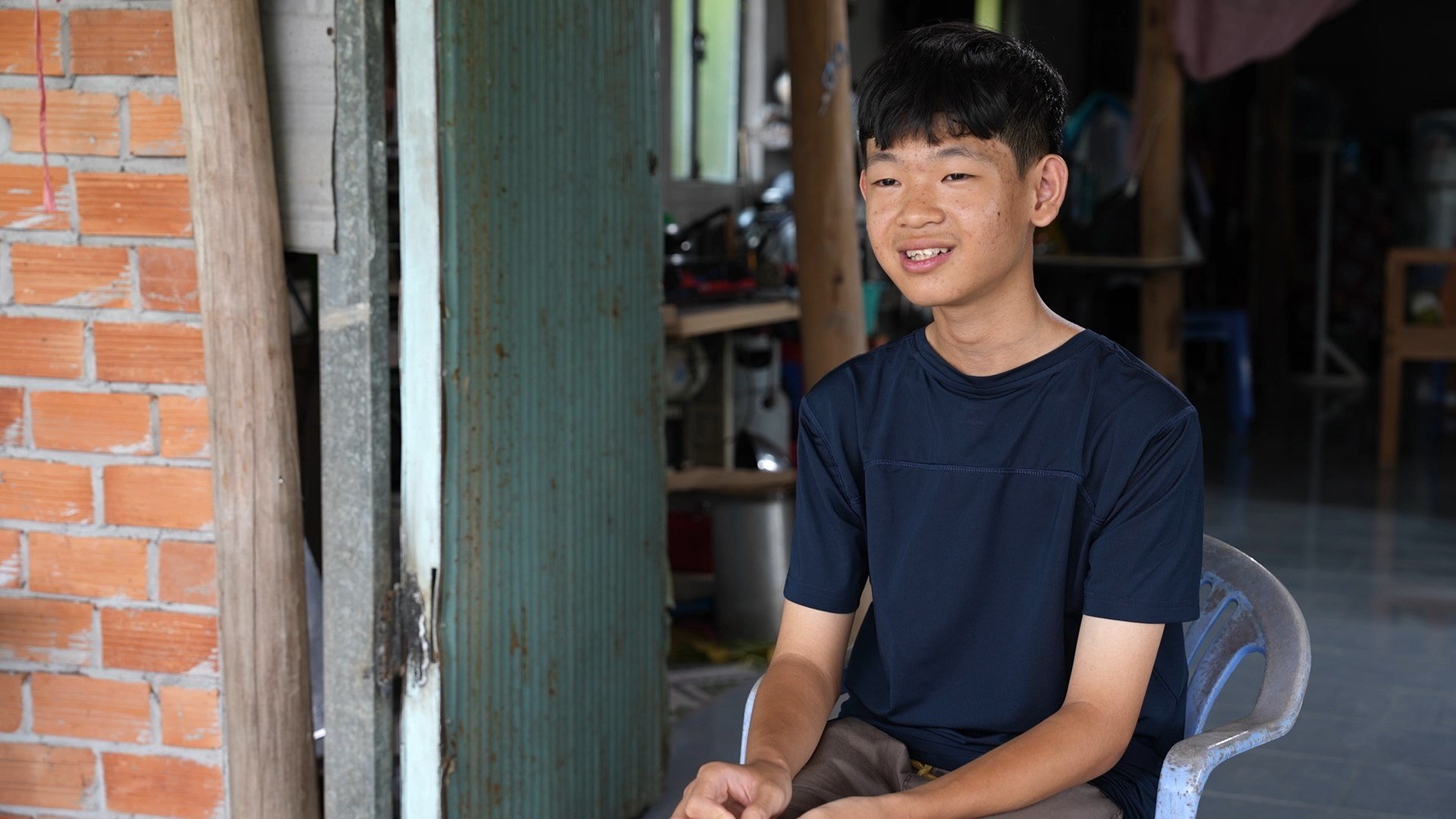 Dù cuộc sống không nhẹ nhàng với Phú Quý, nhưng em vẫn luôn toát ra năng lượng vui vẻ tích cực