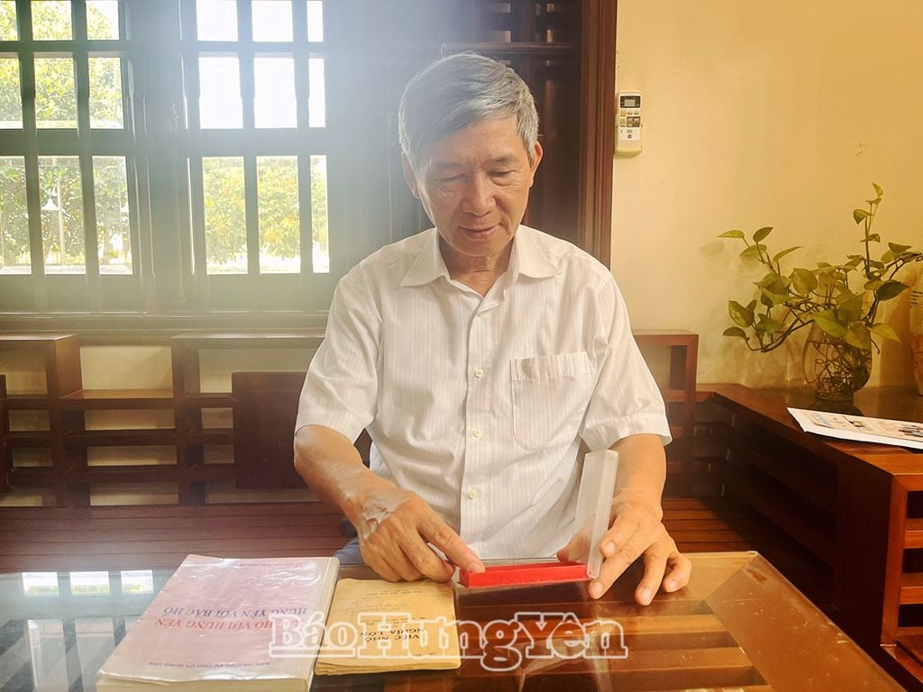 Ông Đoàn Mạnh Tranh, xã Hải Thắng (Tiên Lữ) nhìn lại những kỷ vật