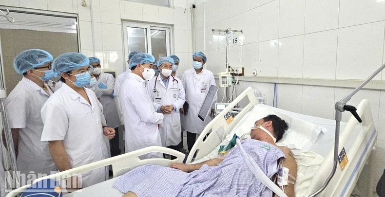 Nhiều gợi mở từ những người trong nghề để có một môi trường y tế nhân văn và an toàn.