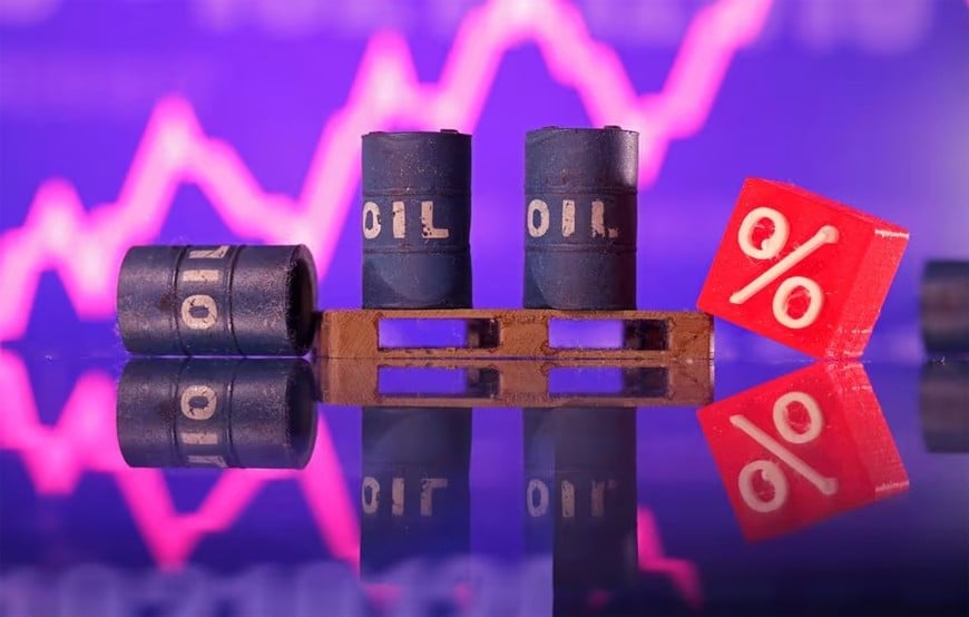  Giá dầu liên tục tăng trong các phiên giao dịch vừa qua. Ảnh minh họa: Reuters
