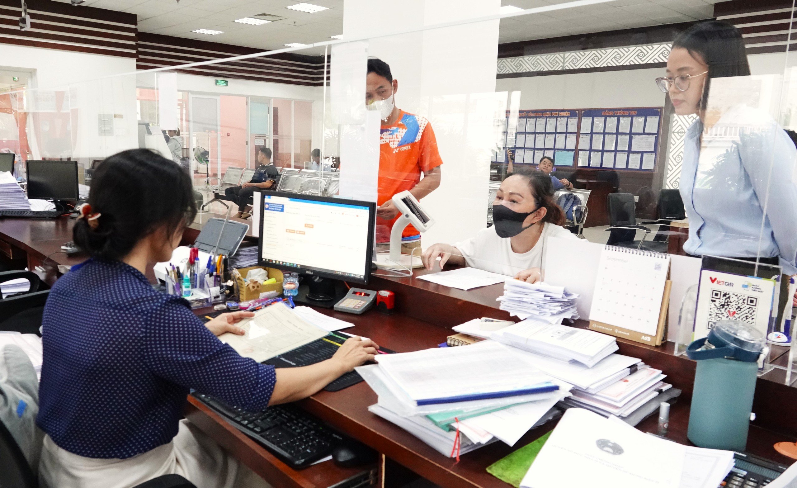 Cán bộ, công chức nghỉ việc ởTP.HCM sẽ được kết nối hỗ trợ việc làm - Ảnh 1.