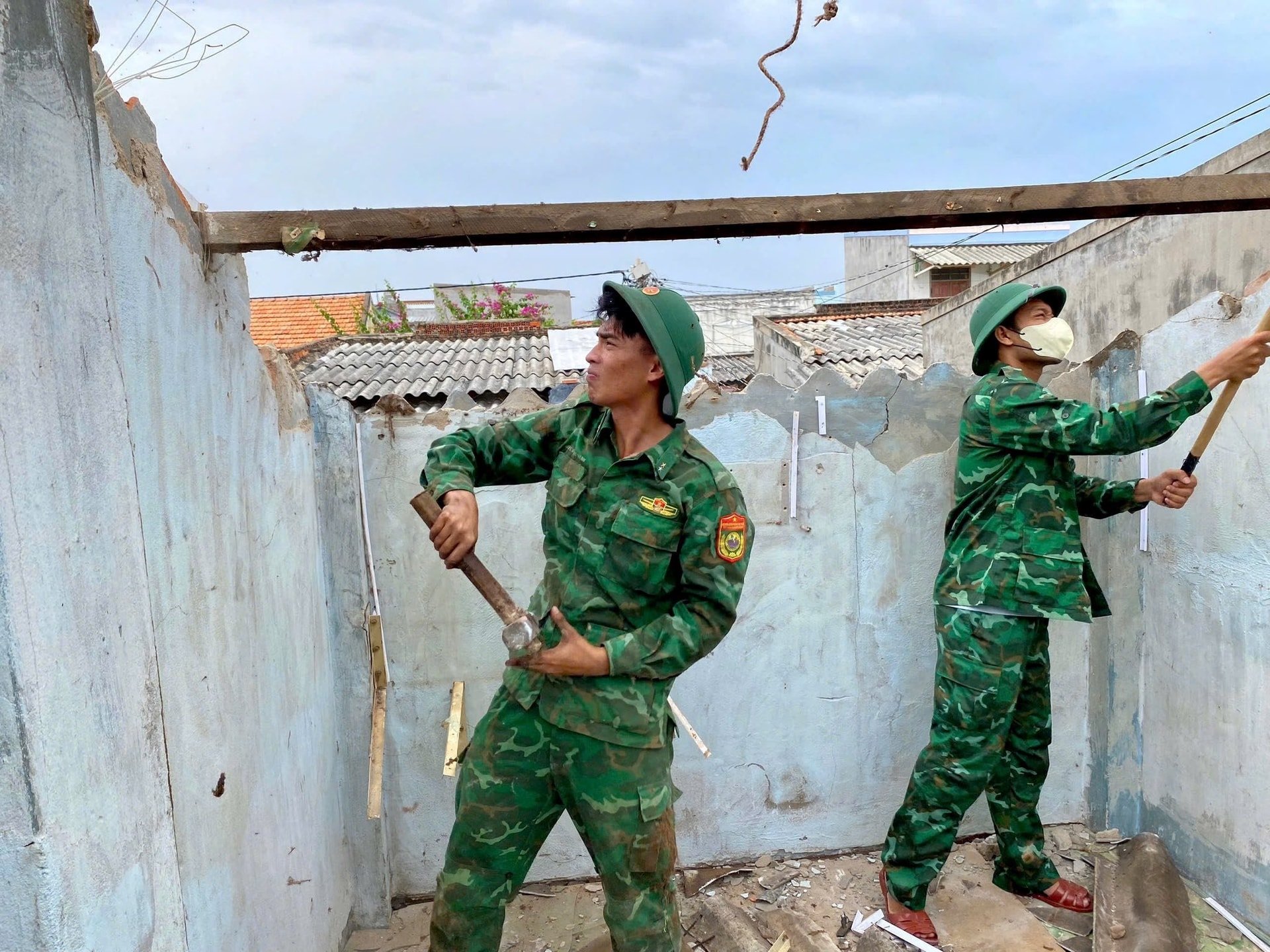 help-dan-thao-do-can-nha-xuong-cap.jpg