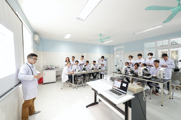 Đại học Quốc gia Hà Nội đưa AI thành môn học bắt buộc từ 2025. (Ảnh minh hoạ: VNU)