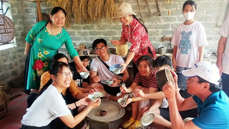 Thanh Hóa: Nâng cao chất lượng phục vụ du khách khám phá di sản ảnh 3