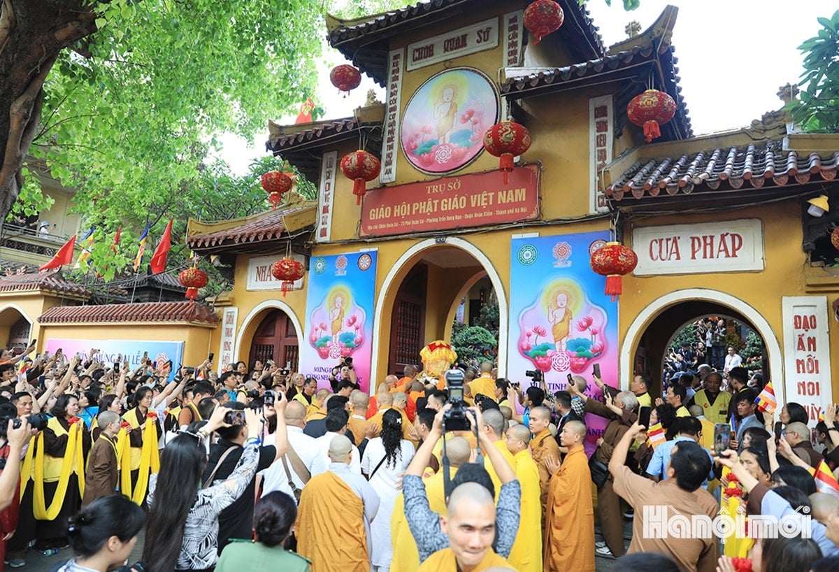 W_nguoi-dan-cung-don-xa-loi-phat-10.jpg