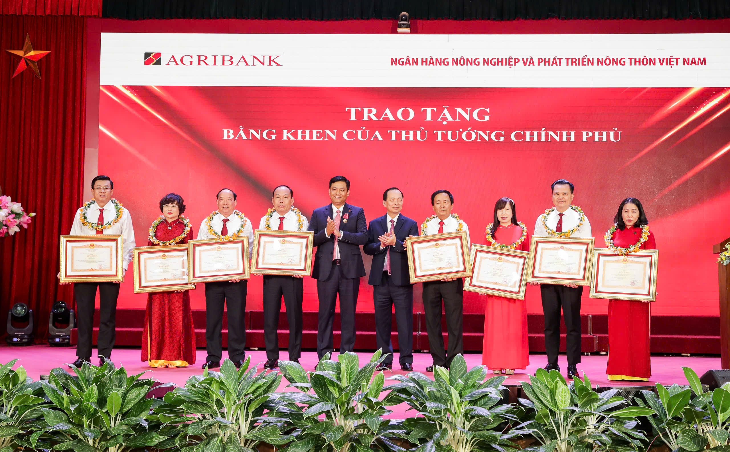 Hưởng ứng phong trào thi đua tạo động lực phấn đấu và phát triển