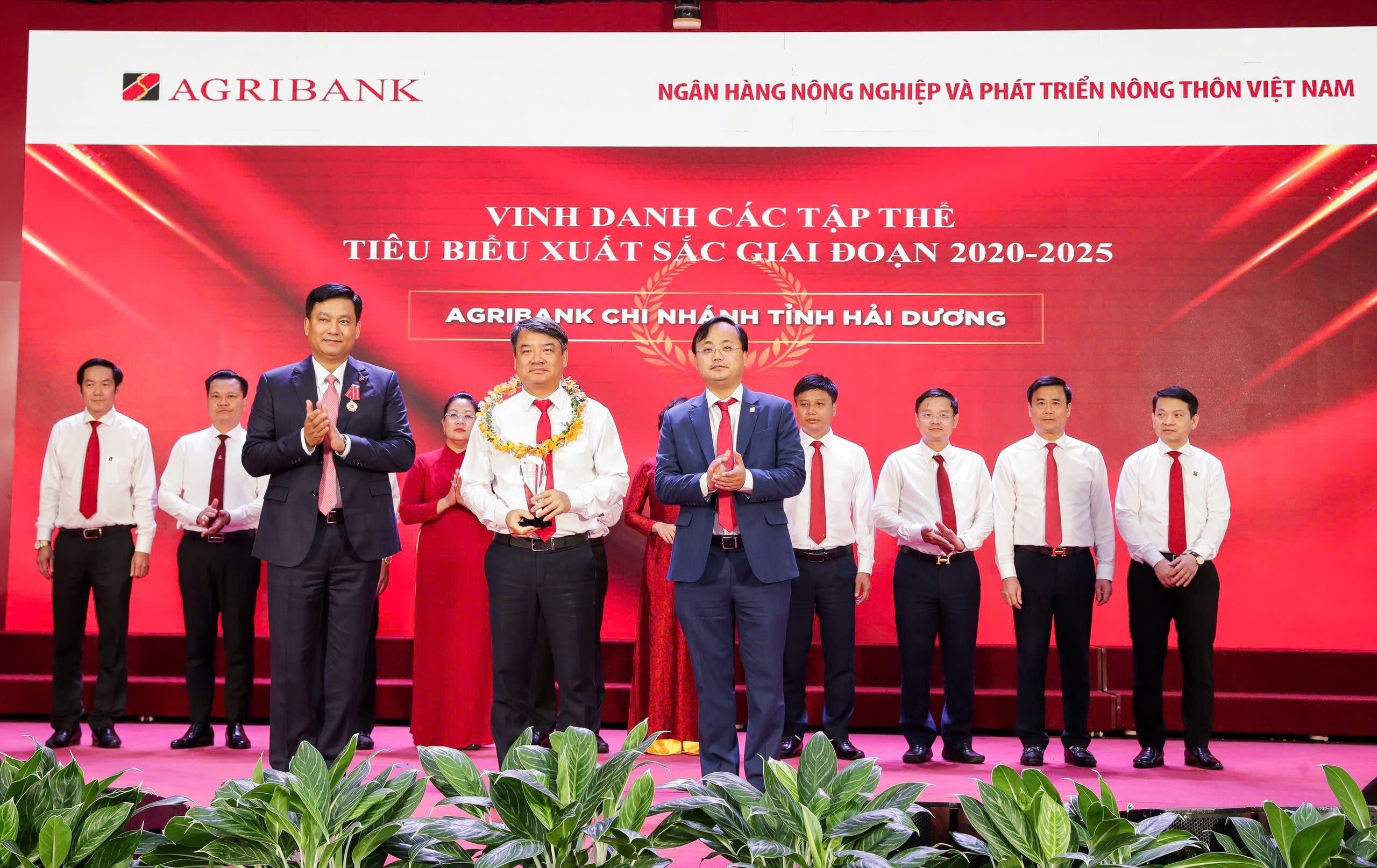 Hưởng ứng phong trào thi đua tạo động lực phấn đấu và phát triển