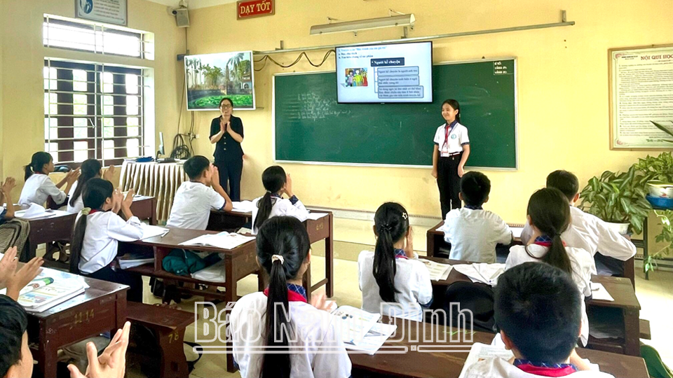 海南小学校での情報技術応用授業。