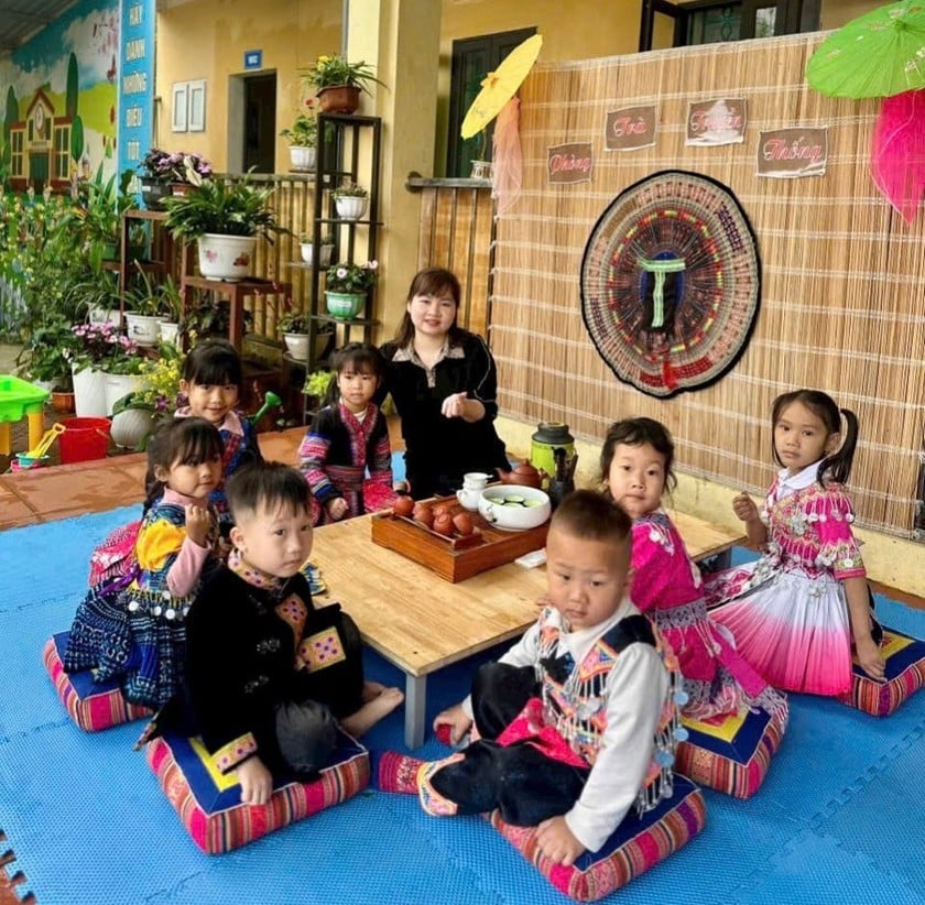 Các em học sinh ở Suối Giàng được tiếp cận với văn hóa trà ngay từ cấp học mầm non. Ảnh: CTV