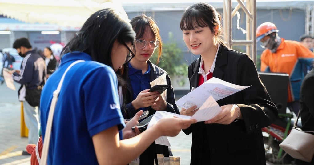 Hàng nghìn sinh viên ĐHQG Hà Nội sẽ học AI, công nghệ số từ năm nay - 1