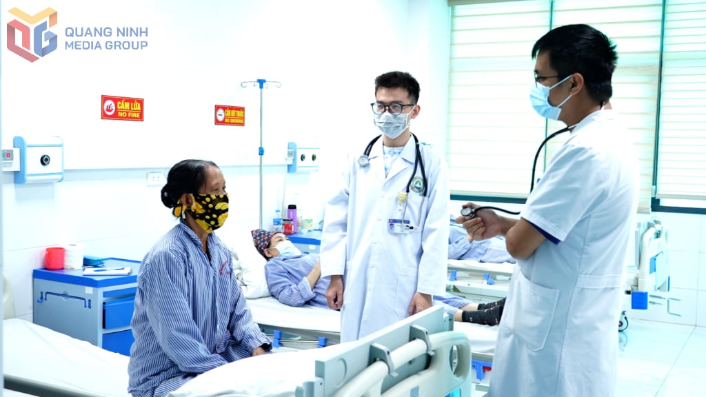 Bệnh viện Phổi Quảng Ninh thu hút được nhiều bác sĩ trẻ có trình độ về làm việc, góp phần nâng cao chất lượng KCB cho nhân dân.