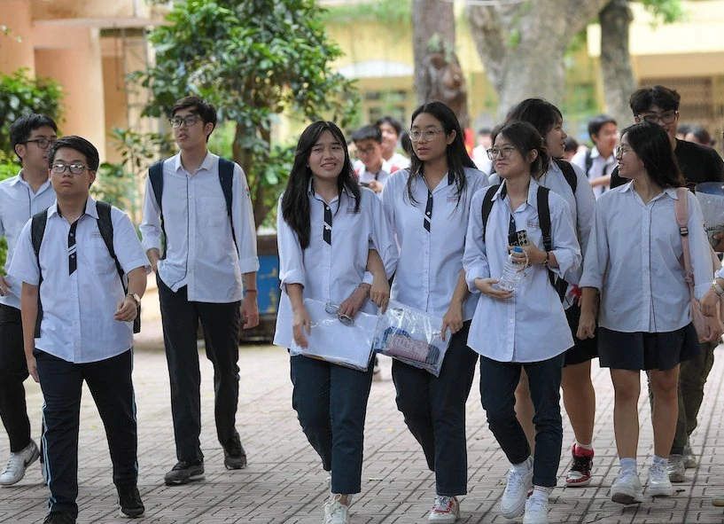 Để đảm bảo bảo mật tuyệt đối trong công tác in sao đề thi, khu vực in sao đề thi được quy định phải cách ly thành bao nhiêu vòng độc lập?