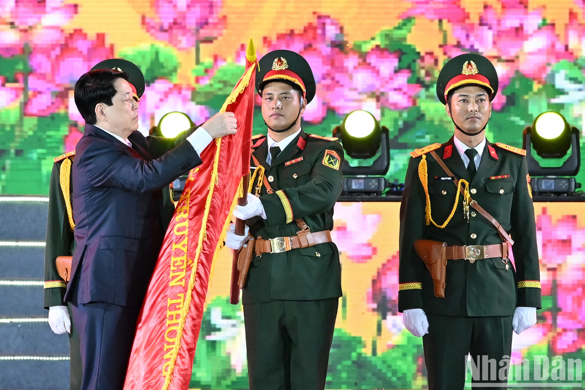 [Ảnh] Chủ tịch nước Lương Cường trao Danh hiệu “Thành phố Anh hùng” tặng thành phố Hải Phòng ảnh 7