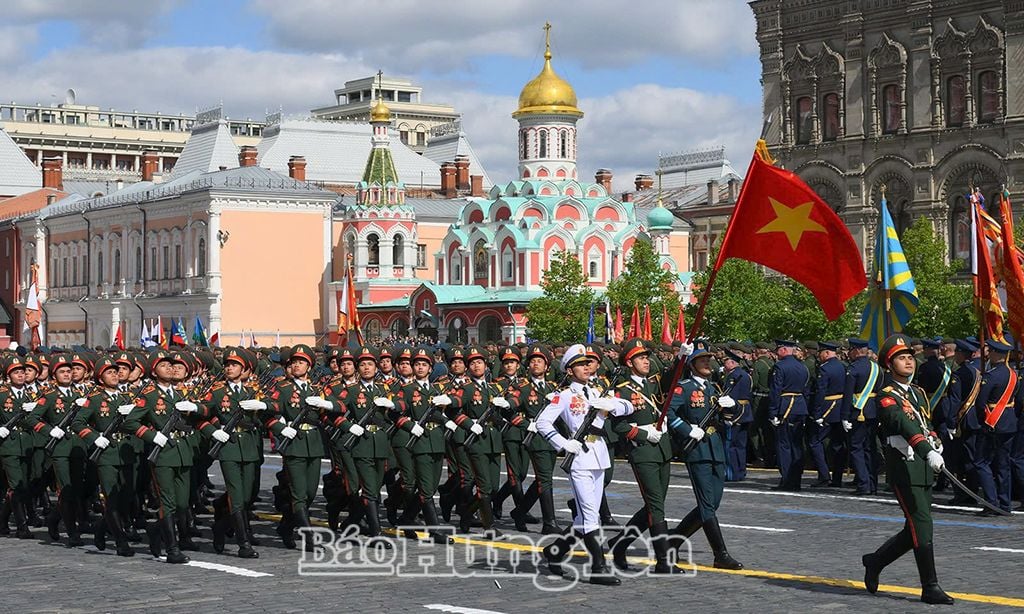 Khối duyệt binh gồm 68 quân nhân Việt Nam tiến qua lễ đài trên Quảng trường Đỏ (ảnh minh hoạ)