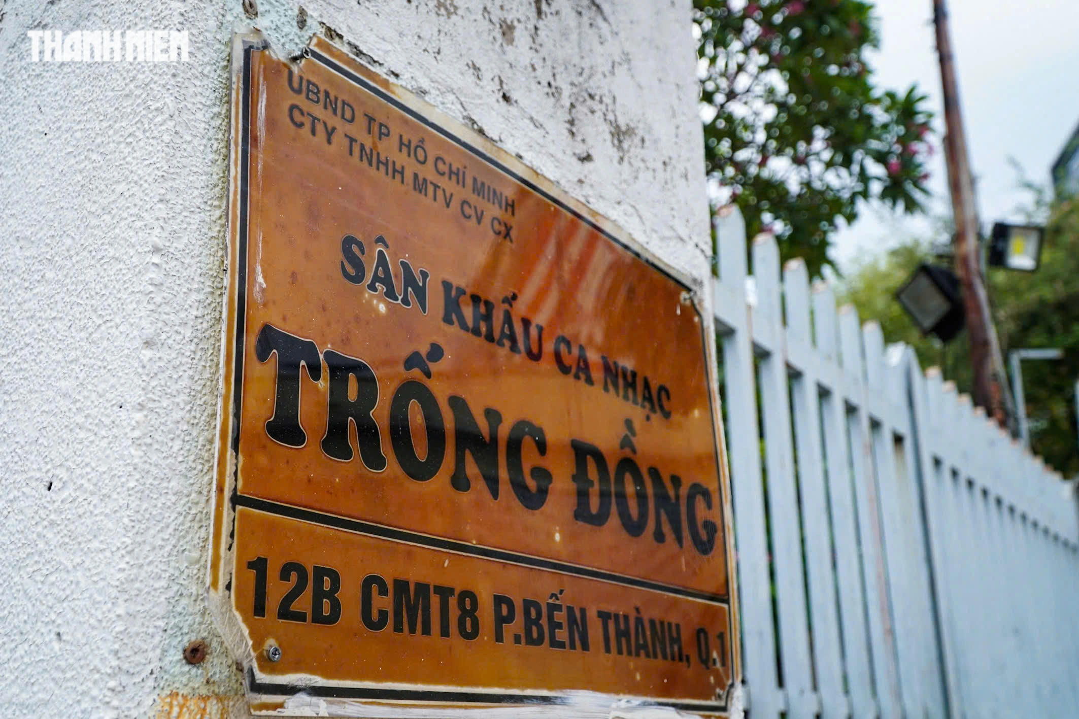 Sân khấu Trống Đồng, Lan Anh xuống cấp, hoang tàn trong tình trạng tháo dỡ - Ảnh 1.