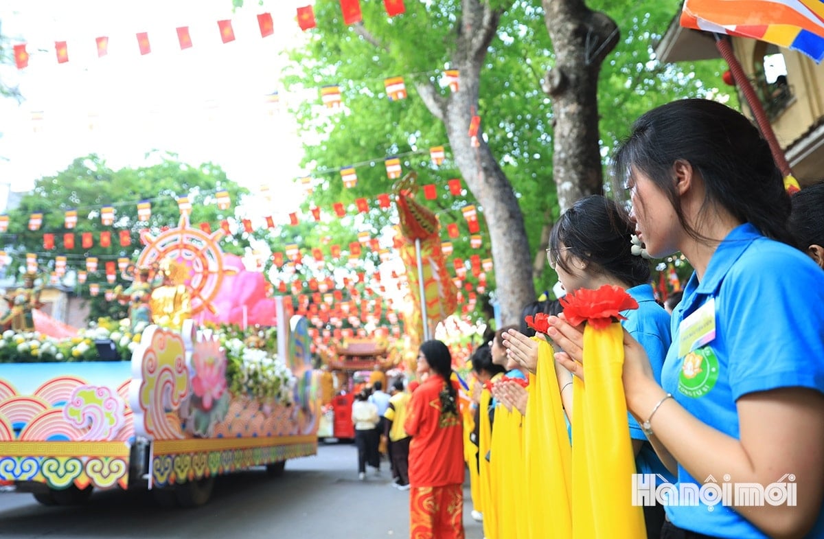 W_nguoi-dan-cung-don-xa-loi-phat-6.jpg