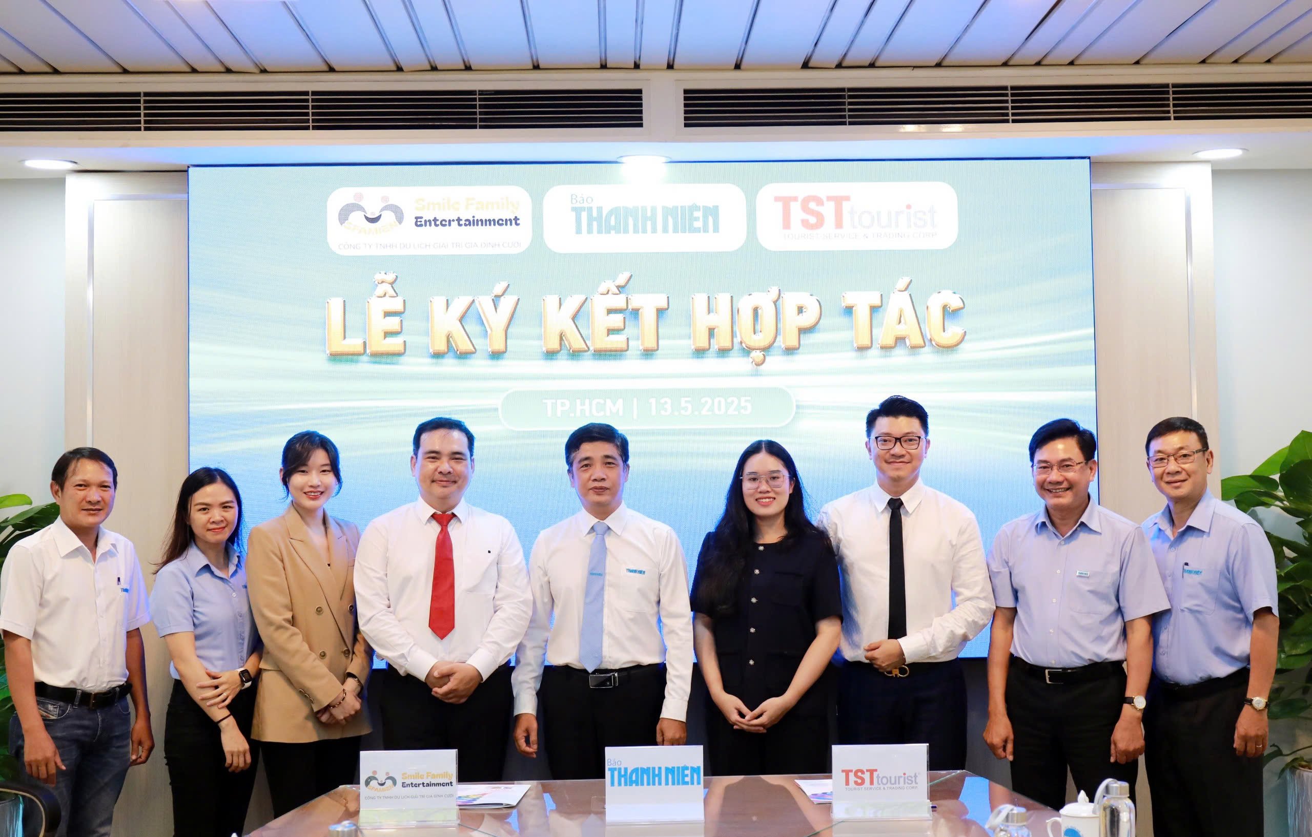 Báo Thanh Niên ký kết hợp tác với Công ty SFAMIEN và TST TOURIST  - Ảnh 8.