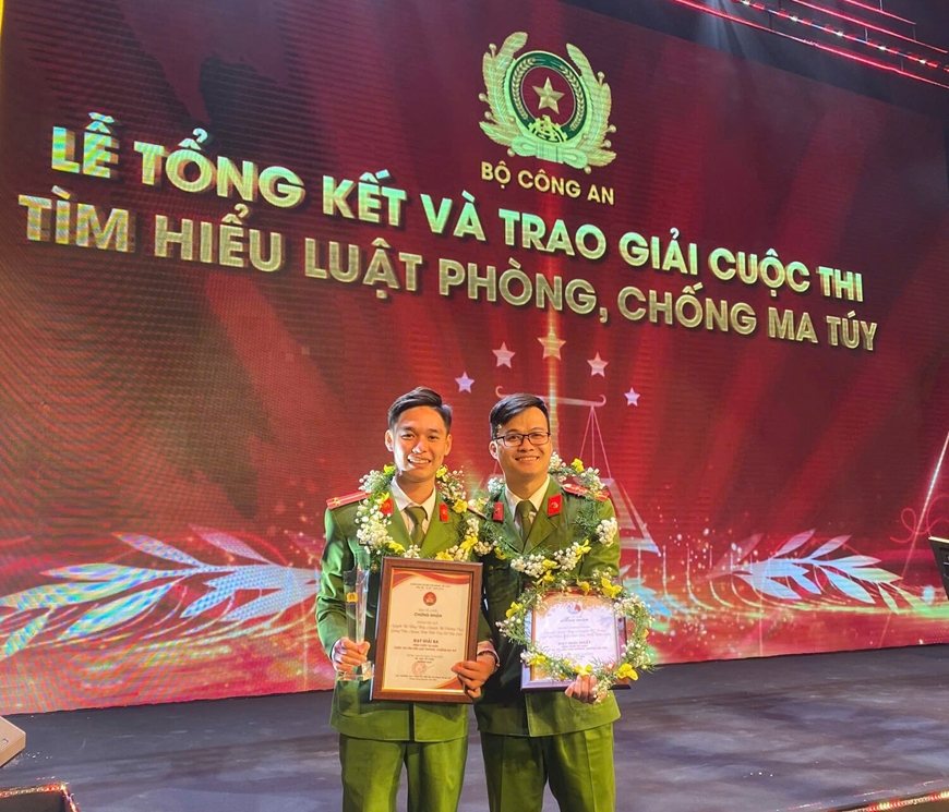 Trung úy Đỗ Văn Linh - người sĩ quan trẻ gieo chữ từ trái tim