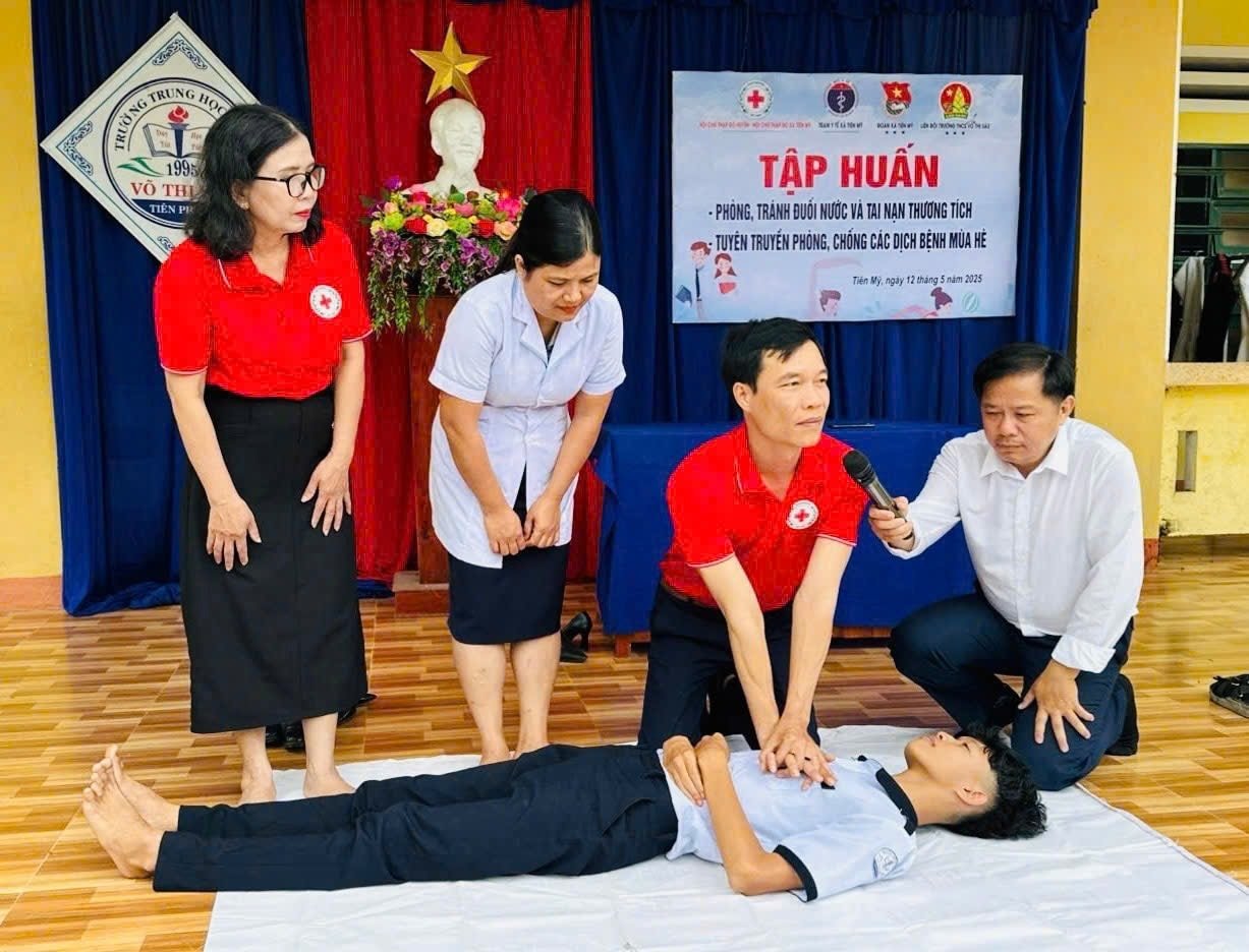 huong-dan-thuc-hanh-dong-tac-so-cap-cuu-anh-ry-phan.jpg