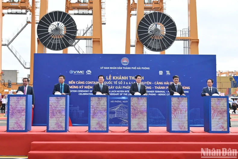 Chủ tịch nước Lương Cường dự lễ khánh thành bến cảng container quốc tế tại Hải Phòng ảnh 2