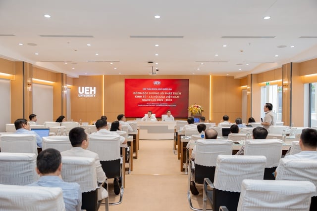 Định hướng của UEH trong kỷ nguyên mới: Công bố quốc tế đến nghiên cứu ứng dụng - Ảnh 2.