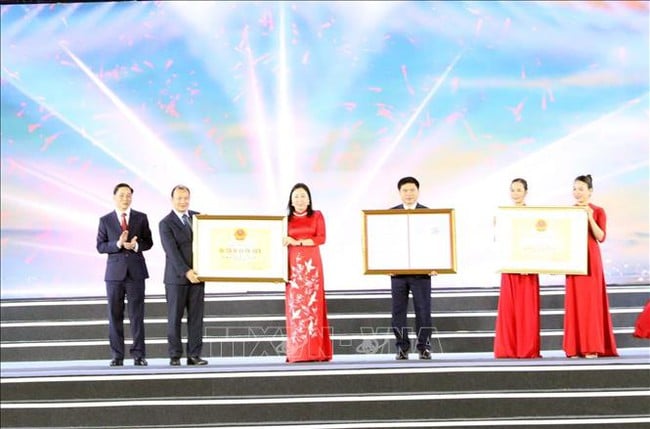 Gần 10.000 người dự khai mạc Tuần Văn hóa, Du lịch Hà Nam - Ảnh 1.