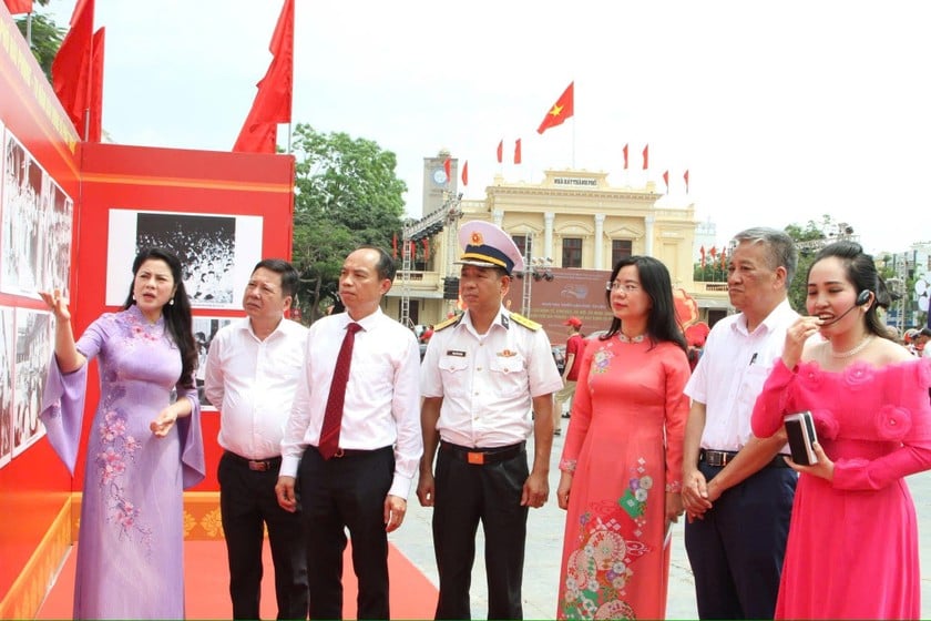 Triển lãm được tổ chức tại Quảng trường Nhà hát thành phố, từ ngày 13/5 đến 19/5/2025.