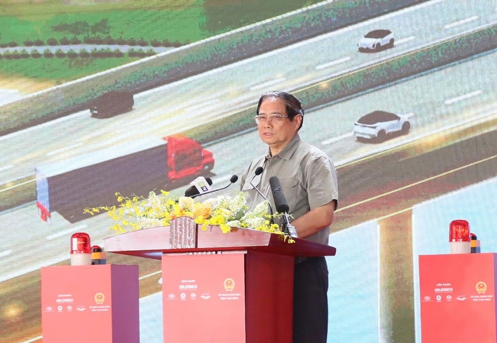 Prime Minister Pham Minh Chinh speaks at the groundbreaking ceremony of the CT.08 Expressway Project.