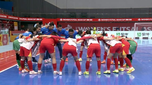 Live Futsal Vietnam women vs Japan women 0-2 (H2): Vietnam tries to attack photo 6