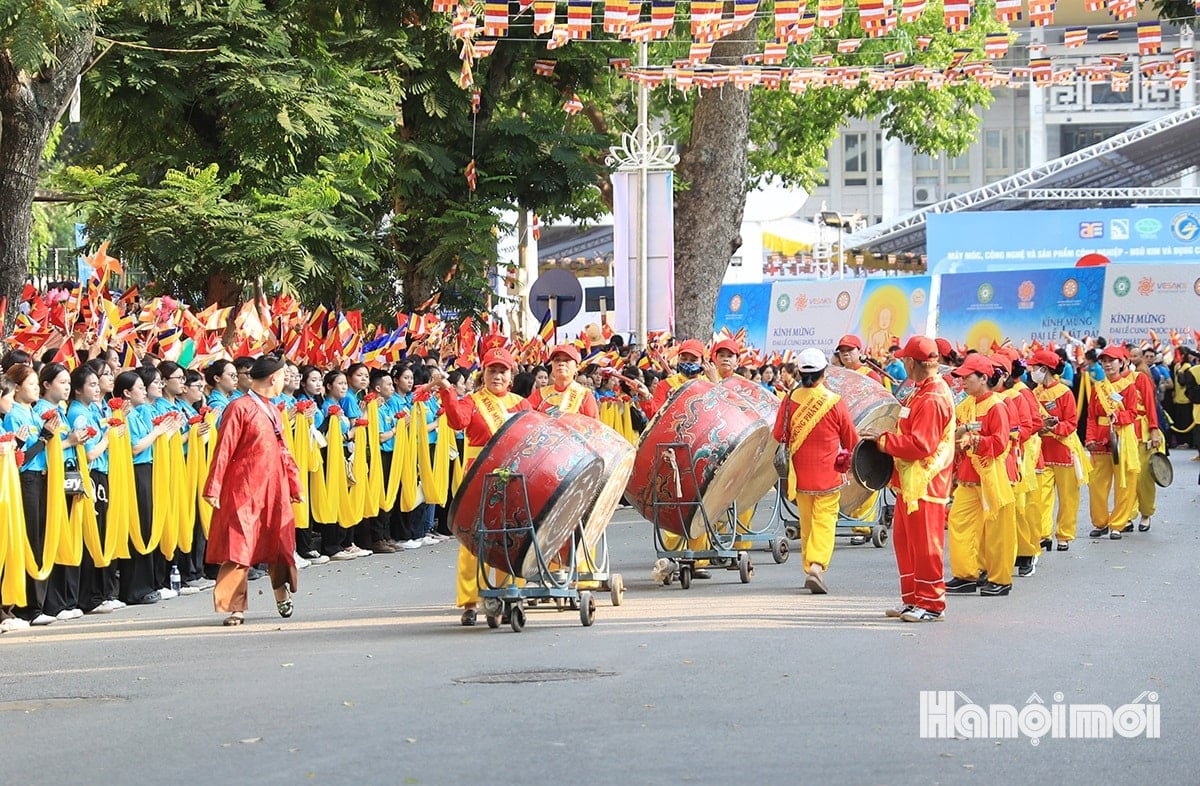 W_nguoi-dan-cung-don-xa-loi-phat-1.jpg