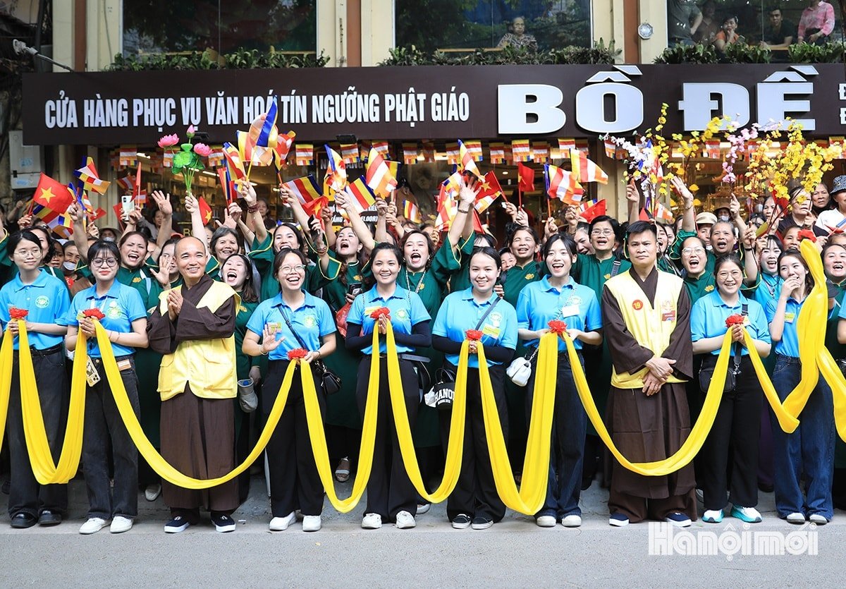 W_nguoi-dan-cung-don-xa-loi-phat-3.jpg