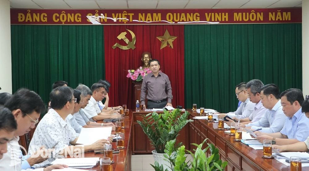 Phó chủ tịch UBND tỉnh Hồ Văn Hà phát biểu tại buổi làm việc. Ảnh: Phạm Tùng
