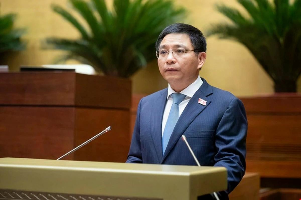 Bộ trưởng Bộ Tài chính, thừa ủy quyền của Thủ tướng Chính phủ, đã trình bày tờ trình dự thảo Nghị quyết